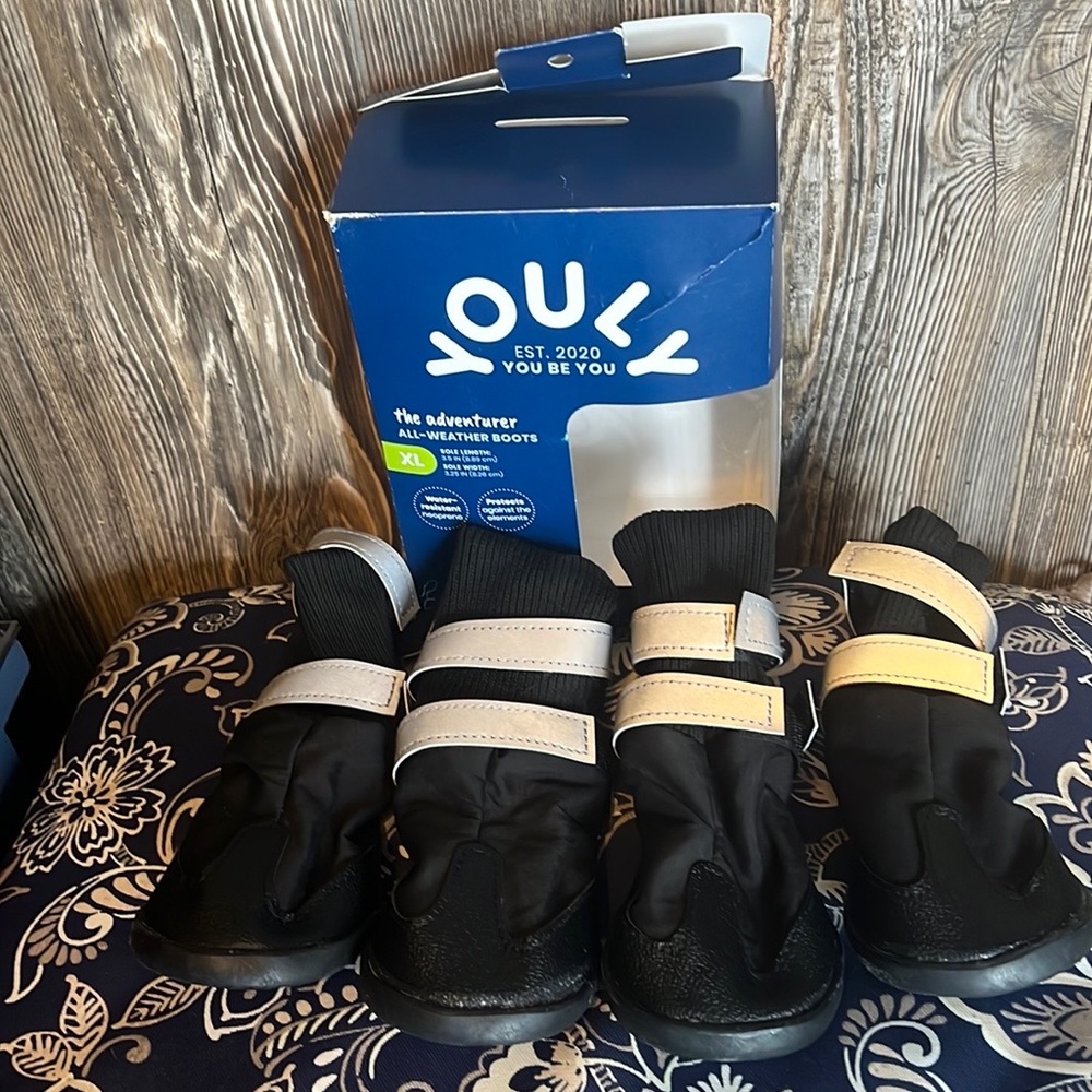 The adventurer all weather boots for dogs. Size XL